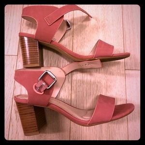 The Kelly & Katie block-heeled sandal, blush pink